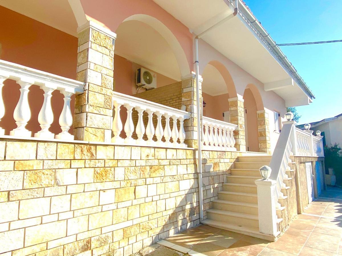 Nissaki Apartments And Vasilis House ニサキオン エクステリア 写真